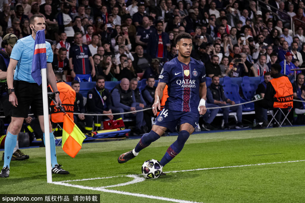 今日趣图：巴黎如何将利物浦和切尔西踢成法甲保级队？